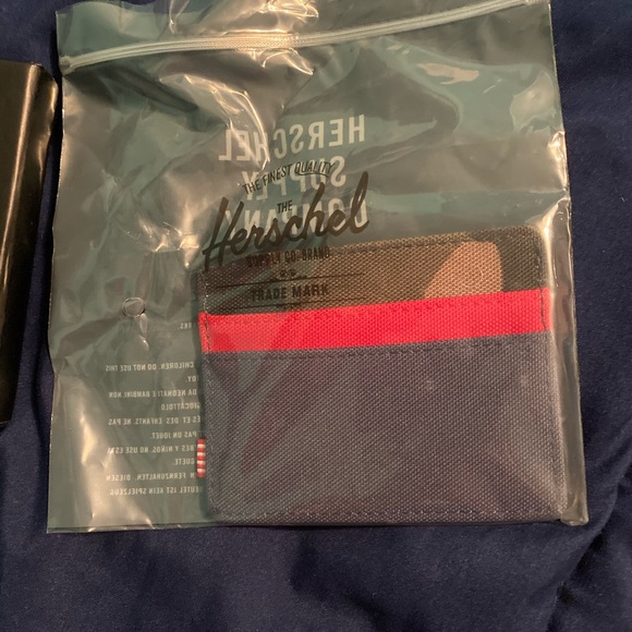 Herschel Supply Cardholder - Picture 3 of 4